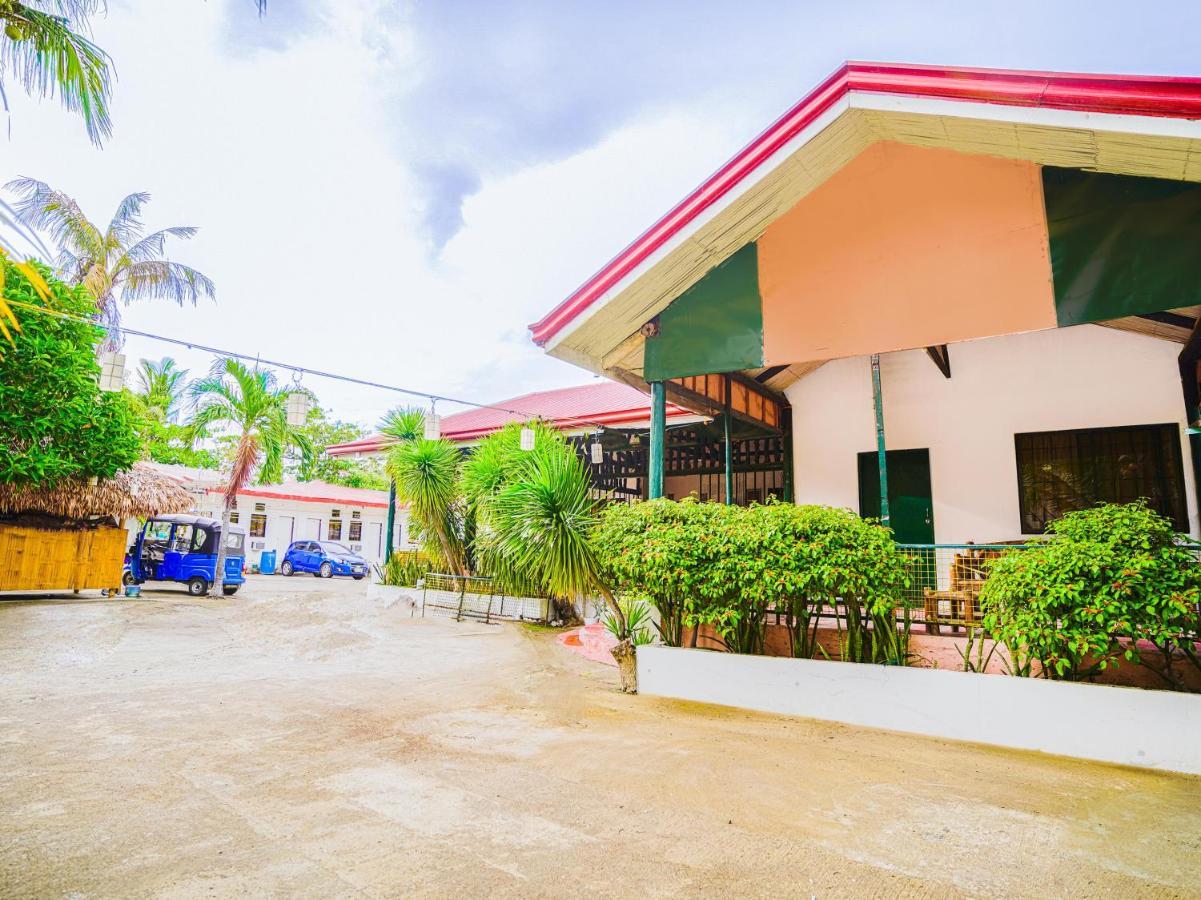 Oyo 875 Madhavi Beach Resort Balibago Kültér fotó