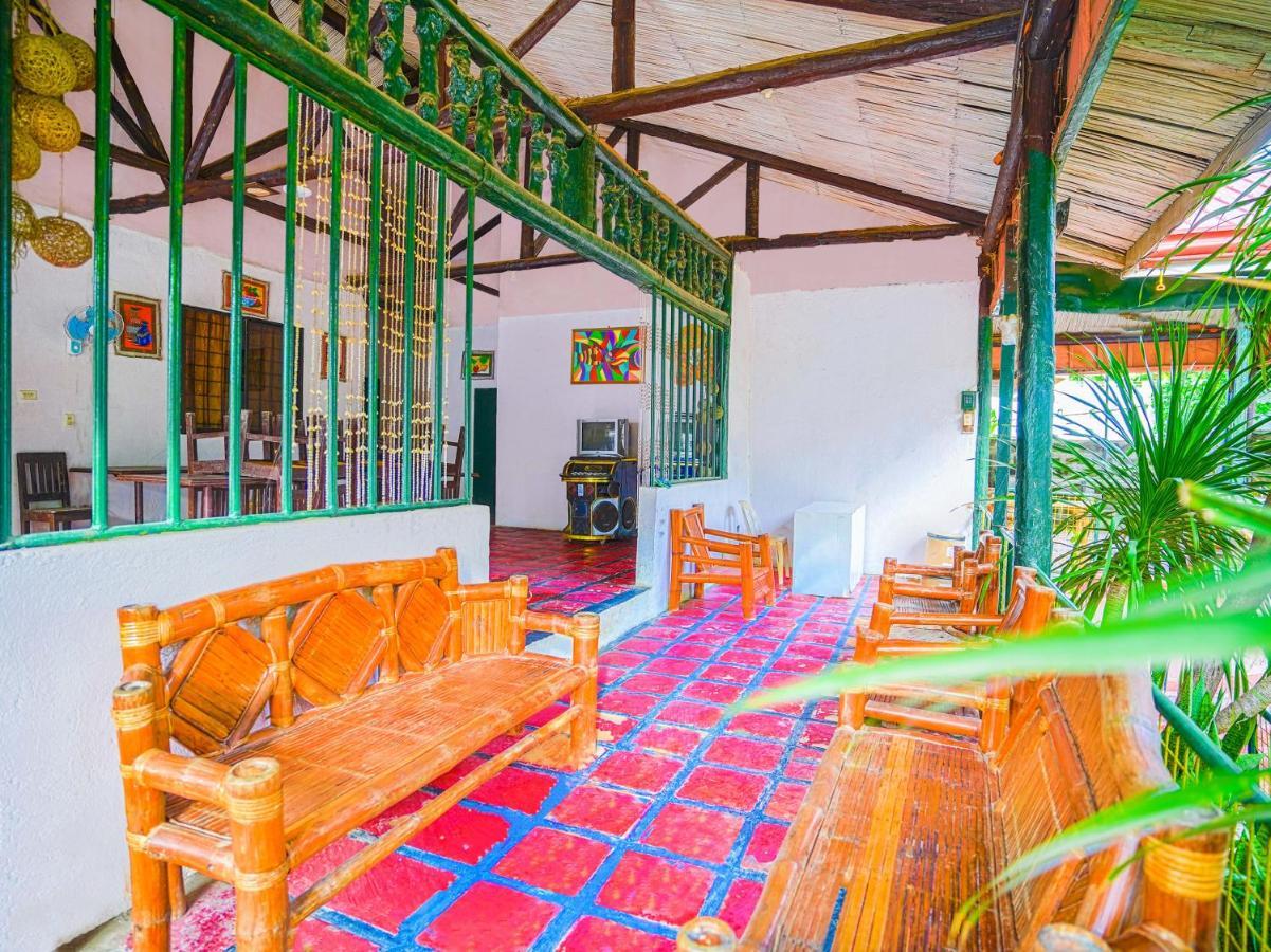 Oyo 875 Madhavi Beach Resort Balibago Kültér fotó